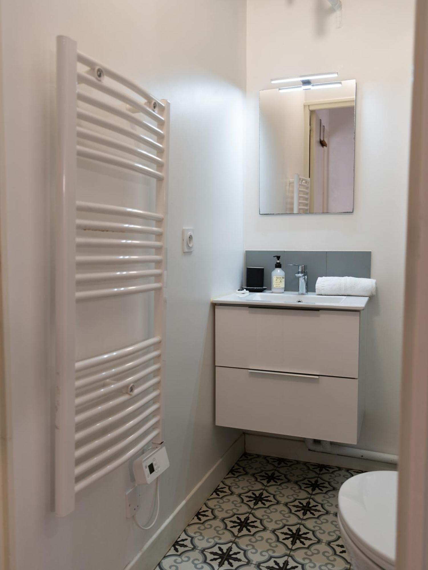 Le Refuge Urbain - Port A 2 Pas & Animaux Acceptes Apartment Toulon Exterior photo